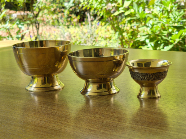 Nepalesisches Thali Set aus Messing | Traditionelles Essgeschirr (8-teilig)
